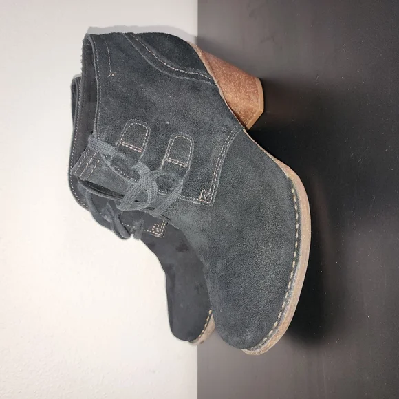 Clarks Artisan Heel Ankle Booties, Black Size9.5 - Picture 4 of 10